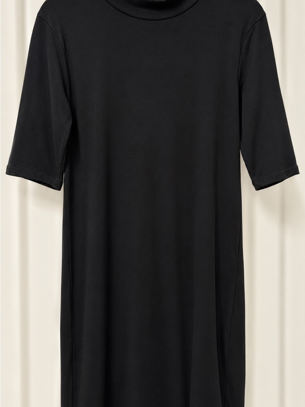 Women’Black Short-Sleeve Turtleneck Shirt